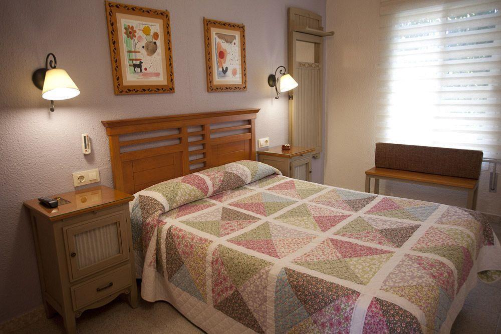 Hostal Los Pinos Саора Экстерьер фото