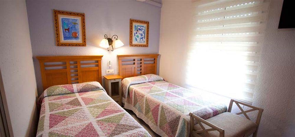 Hostal Los Pinos Саора Экстерьер фото