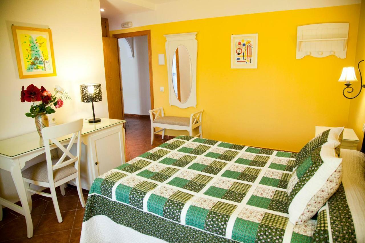 Hostal Los Pinos Саора Экстерьер фото