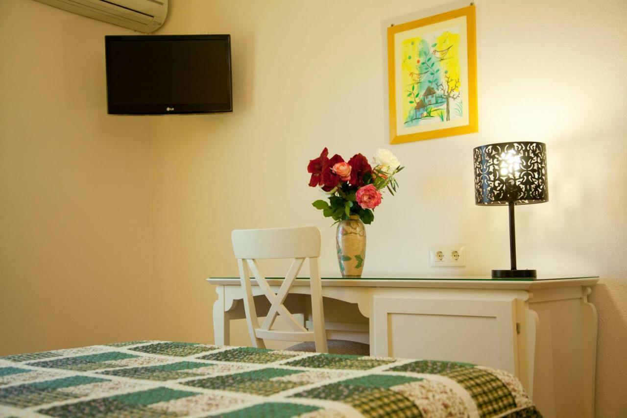 Hostal Los Pinos Саора Экстерьер фото